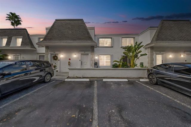 707 NE 27th Ave, Hallandale Beach, FL 33009