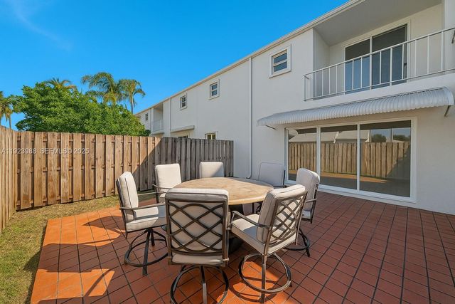 707 NE 27th Ave, Hallandale Beach, FL 33009