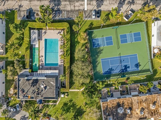 707 NE 27th Ave, Hallandale Beach, FL 33009