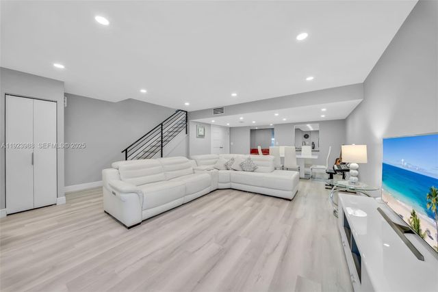 707 NE 27th Ave, Hallandale Beach, FL 33009