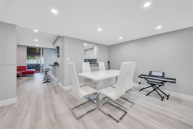 707 NE 27th Ave, Hallandale Beach, FL 33009