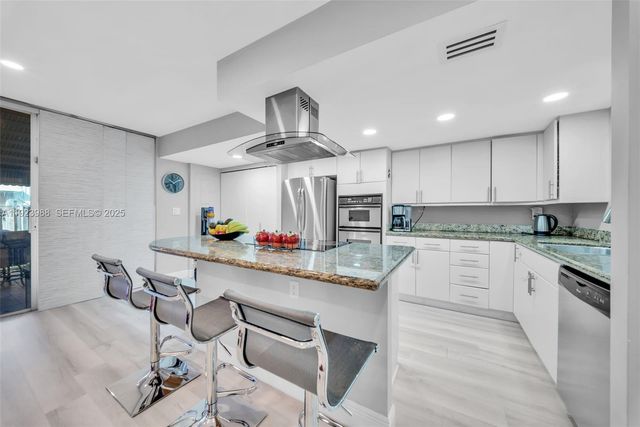 707 NE 27th Ave, Hallandale Beach, FL 33009