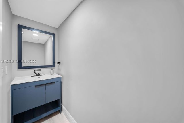 707 NE 27th Ave, Hallandale Beach, FL 33009