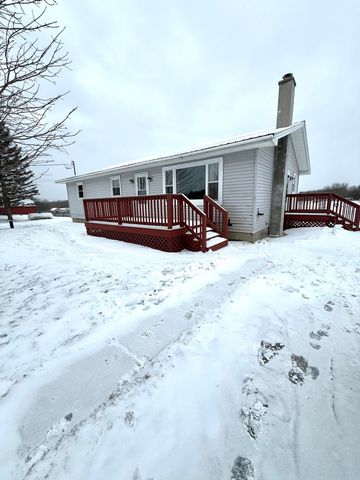 123 Meridian Road, Champlain, NY 12919