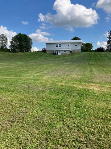 123 Meridian Road, Champlain, NY 12919