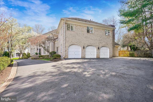 8013 GREENWICH WOODS DR, Mclean, VA 22102