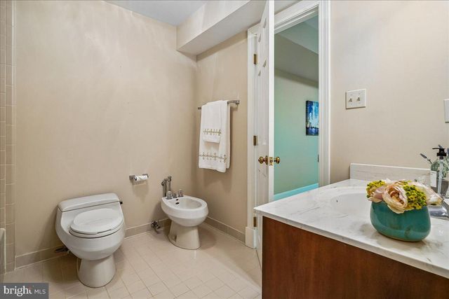 8013 GREENWICH WOODS DR, Mclean, VA 22102