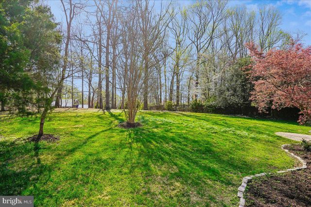 8013 GREENWICH WOODS DR, Mclean, VA 22102