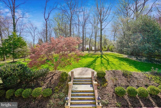 8013 GREENWICH WOODS DR, Mclean, VA 22102