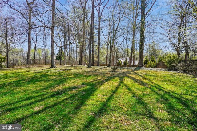 8013 GREENWICH WOODS DR, Mclean, VA 22102