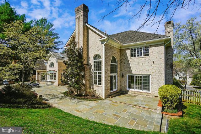 8013 GREENWICH WOODS DR, Mclean, VA 22102