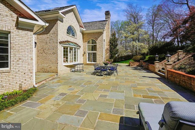 8013 GREENWICH WOODS DR, Mclean, VA 22102