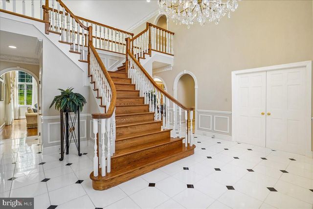 8013 GREENWICH WOODS DR, Mclean, VA 22102