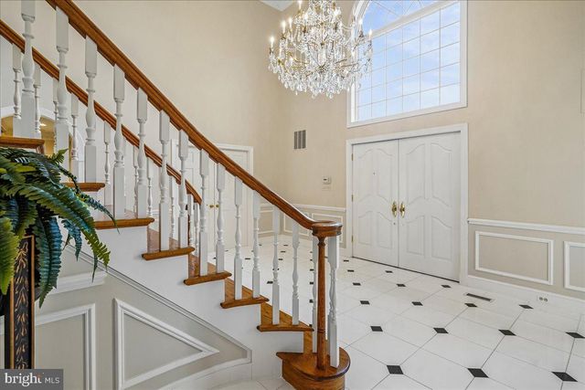 8013 GREENWICH WOODS DR, Mclean, VA 22102