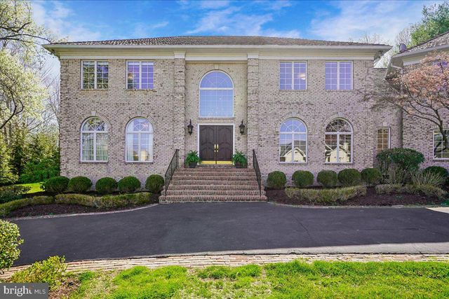 8013 GREENWICH WOODS DR, Mclean, VA 22102