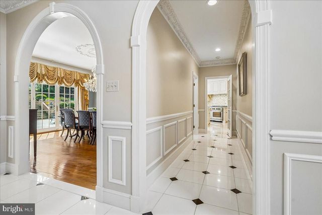 8013 GREENWICH WOODS DR, Mclean, VA 22102