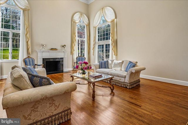 8013 GREENWICH WOODS DR, Mclean, VA 22102