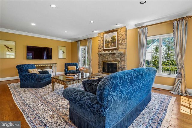 8013 GREENWICH WOODS DR, Mclean, VA 22102