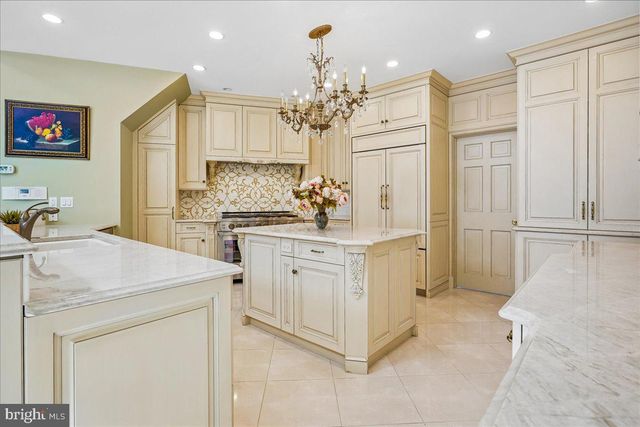 8013 GREENWICH WOODS DR, Mclean, VA 22102