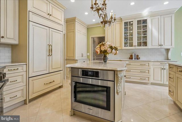 8013 GREENWICH WOODS DR, Mclean, VA 22102