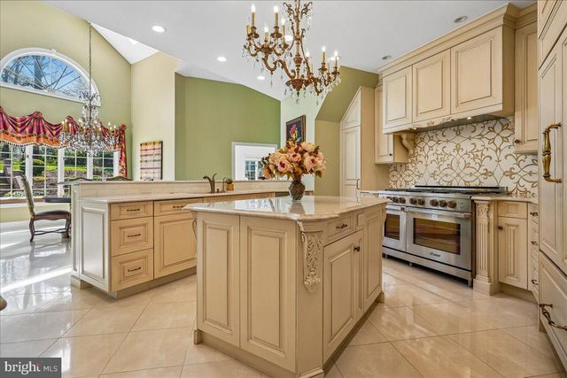 8013 GREENWICH WOODS DR, Mclean, VA 22102