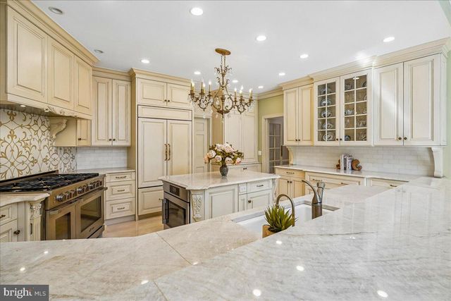 8013 GREENWICH WOODS DR, Mclean, VA 22102