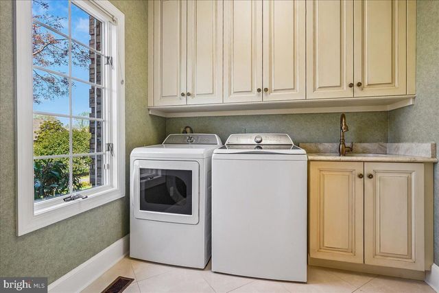 8013 GREENWICH WOODS DR, Mclean, VA 22102