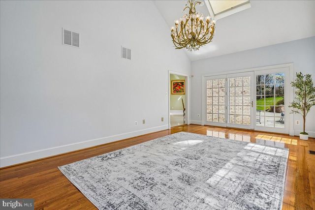 8013 GREENWICH WOODS DR, Mclean, VA 22102