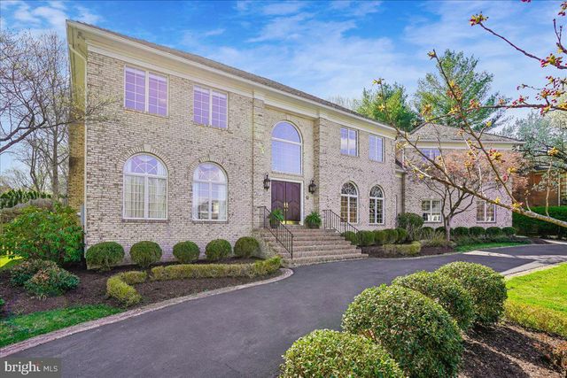 8013 GREENWICH WOODS DR, Mclean, VA 22102