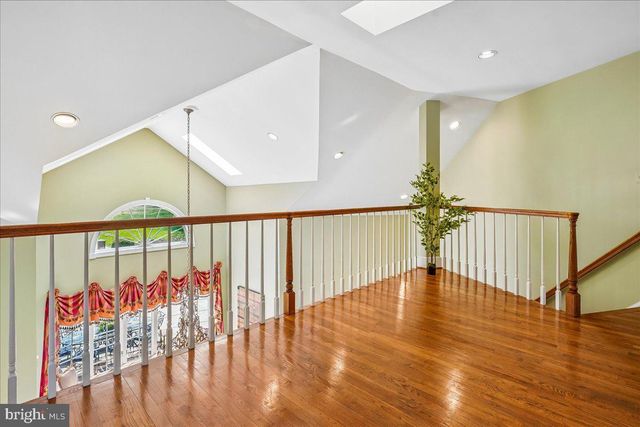 8013 GREENWICH WOODS DR, Mclean, VA 22102