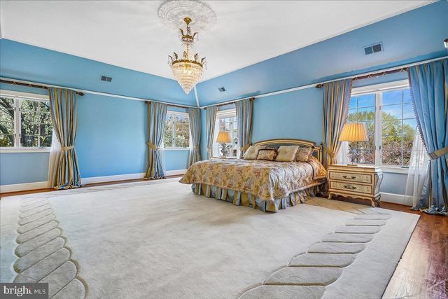 8013 GREENWICH WOODS DR, Mclean, VA 22102