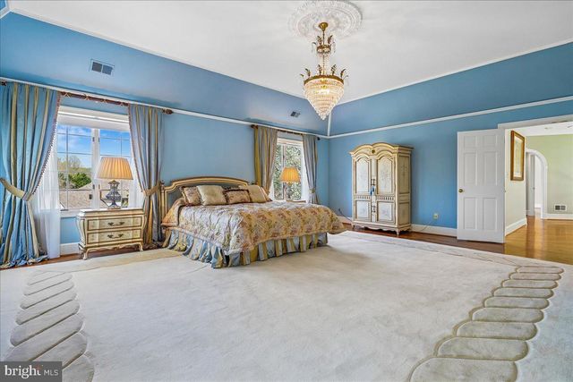 8013 GREENWICH WOODS DR, Mclean, VA 22102