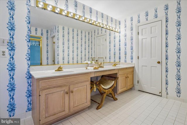 8013 GREENWICH WOODS DR, Mclean, VA 22102