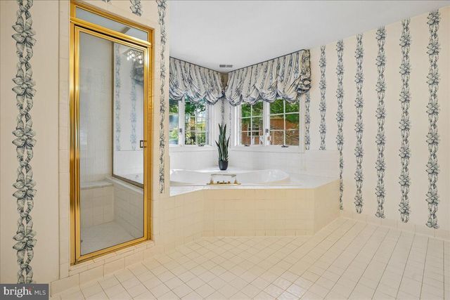 8013 GREENWICH WOODS DR, Mclean, VA 22102