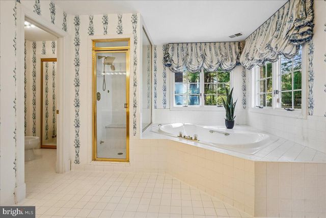 8013 GREENWICH WOODS DR, Mclean, VA 22102