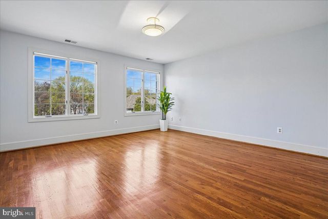 8013 GREENWICH WOODS DR, Mclean, VA 22102