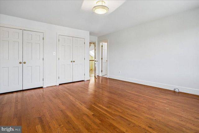 8013 GREENWICH WOODS DR, Mclean, VA 22102