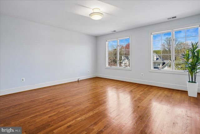 8013 GREENWICH WOODS DR, Mclean, VA 22102