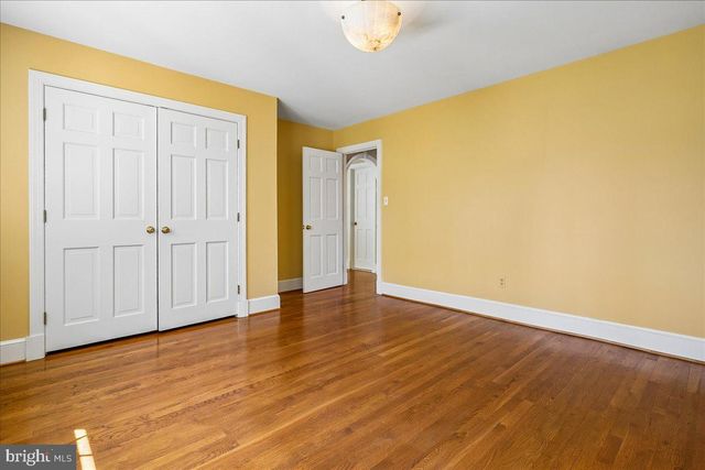 8013 GREENWICH WOODS DR, Mclean, VA 22102