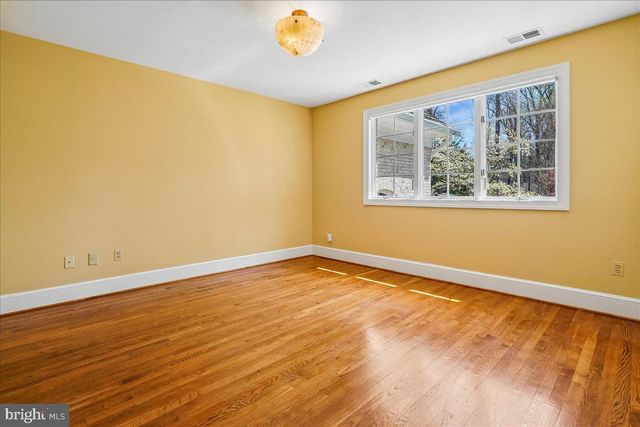 8013 GREENWICH WOODS DR, Mclean, VA 22102