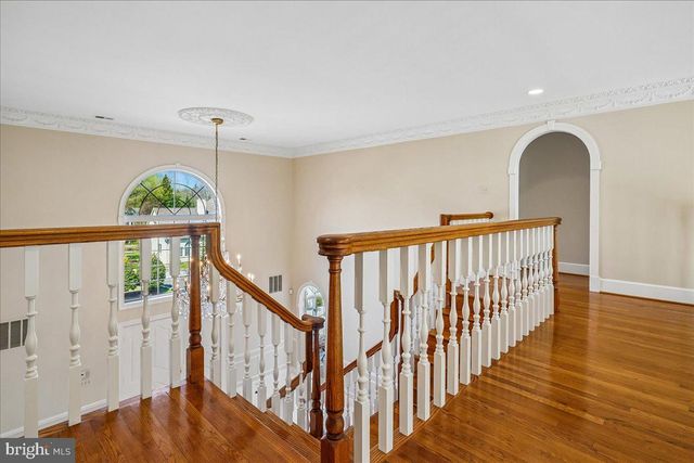 8013 GREENWICH WOODS DR, Mclean, VA 22102