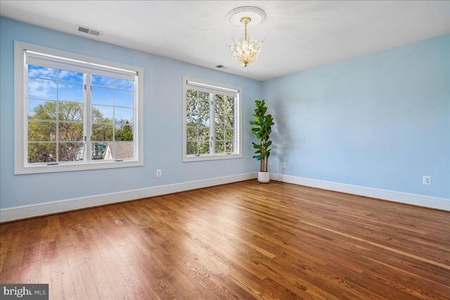 8013 GREENWICH WOODS DR, Mclean, VA 22102