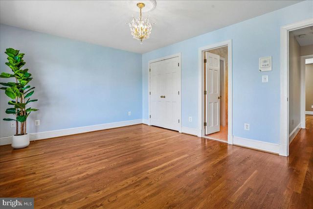 8013 GREENWICH WOODS DR, Mclean, VA 22102