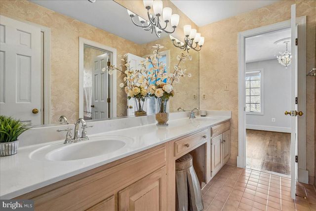 8013 GREENWICH WOODS DR, Mclean, VA 22102