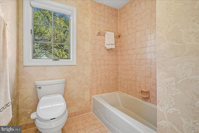 8013 GREENWICH WOODS DR, Mclean, VA 22102