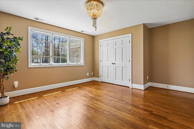 8013 GREENWICH WOODS DR, Mclean, VA 22102