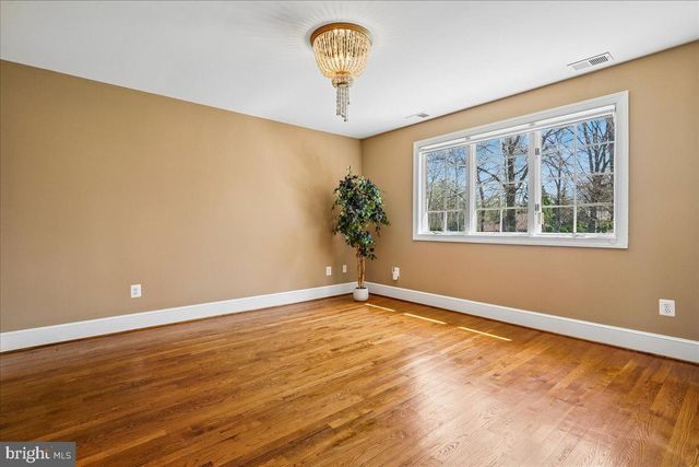 8013 GREENWICH WOODS DR, Mclean, VA 22102