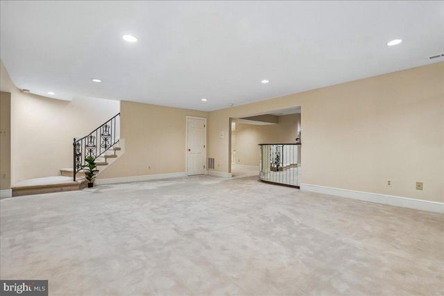 8013 GREENWICH WOODS DR, Mclean, VA 22102