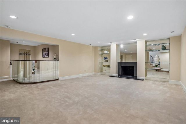 8013 GREENWICH WOODS DR, Mclean, VA 22102