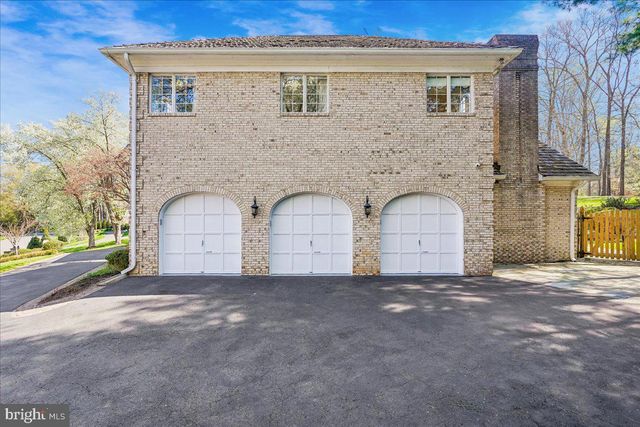 8013 GREENWICH WOODS DR, Mclean, VA 22102